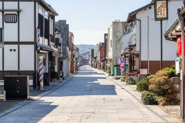 広島県庄原市の街並みと橋
