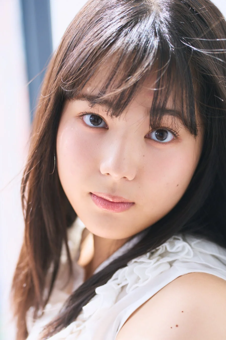 若い日本人女性のクローズアップポートレート