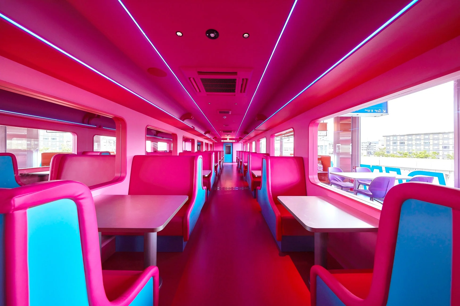 FUTURE TRAINの店内イメージ