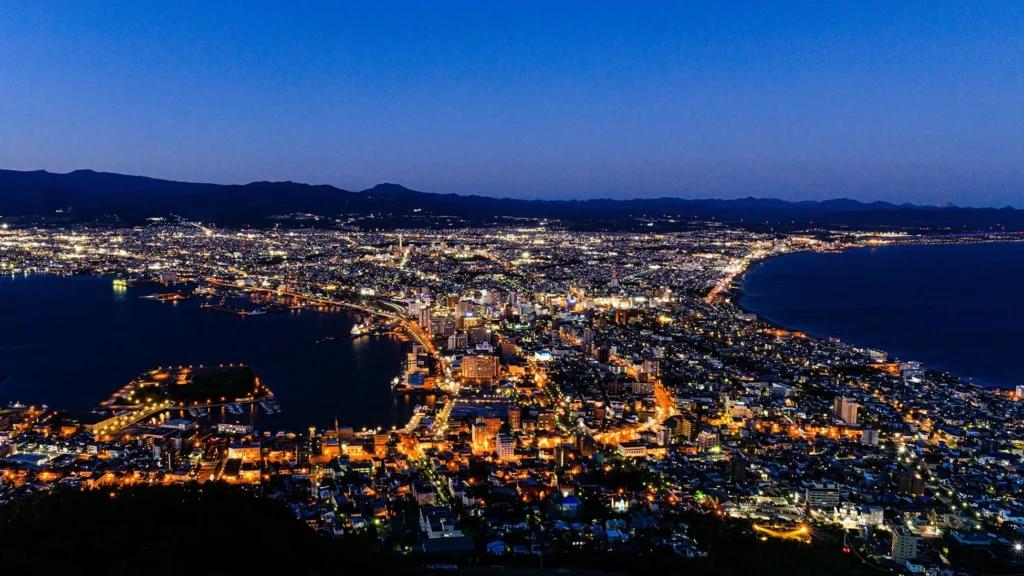 函館の夜景を独り占め！「函館湯の川温泉 海と灯／ヒューイットリゾート」宿泊者限定の函館山夜景観光バスが予約開始