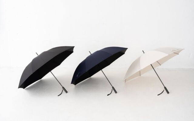傘骨から持ち手までカーボン。約250gの晴雨兼用長傘「Carbrella Light」第4弾が登場