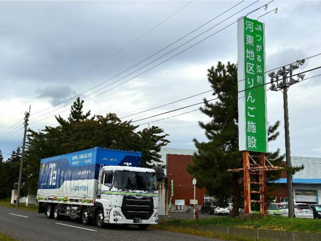 青森県産りんごを「自動運転トラック」×「貨物鉄道」のモーダルコンビネーションで輸送開始