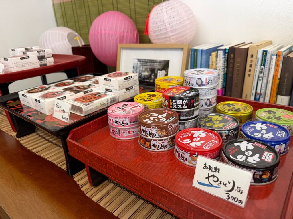 俵山温泉「俵山まちごと旅館」が客室で楽しむ軽食「湯あがりごはん」を開始、焼き鳥缶やパックご飯を一品から