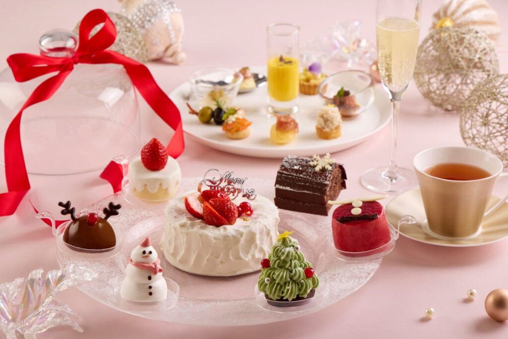 【リーガロイヤルホテル京都】ガラスのクロッシュに隠された、クリスマスの贈り物「クリスマスアフタヌーンティー~Sweet Noël~」 販売