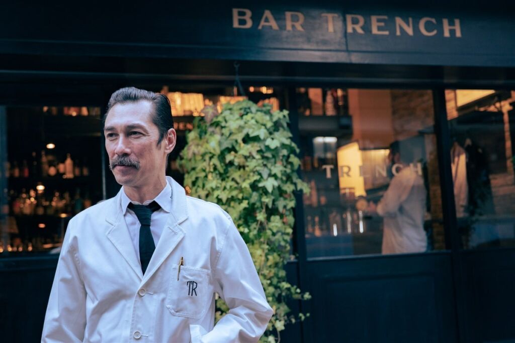 カペラ京都、東京・恵比寿「Bar TRENCH」のロジェリオ 五十嵐 ヴァズ氏を迎え、一夜限りのゲストバーテンダーイベントを11月24日に開催