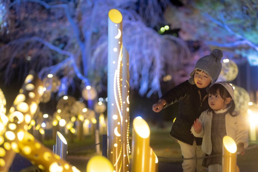 竹あかりが織りなすクリスマスツリーの光や優雅な音色、人と人とのつながりがやさしく響き合う、心あたたまるクリスマスをご提案【高輪エリアのプリンスホテル】