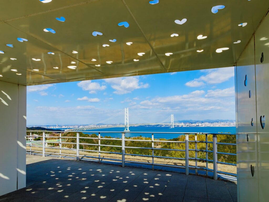 明石海峡大橋に直結する淡路SA（上り線）に秋の味覚　フードコートの新メニューとcafé atooの季節限定スイーツ＆ドリンク