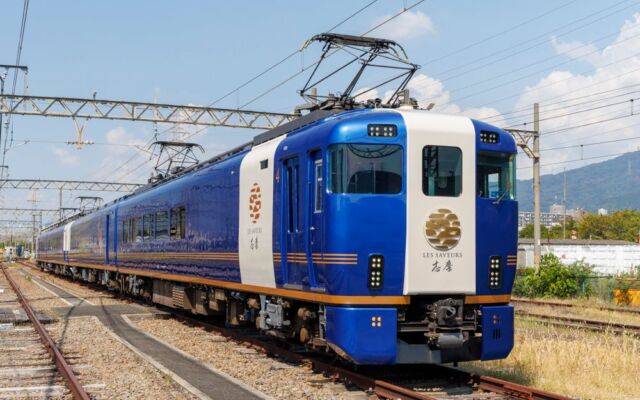 近畿日本鉄道の観光列車「Les Saveurs 志摩」の車両外装に当社塗料が採用